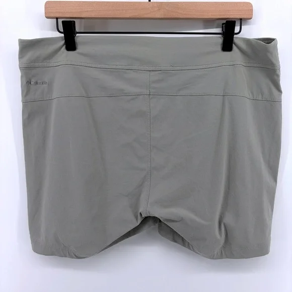 Columbia Women's‎ Outdoor Shorts Khaki Beige Utility Pockets Omni-Shield Size 14 - Picture 4 of 7